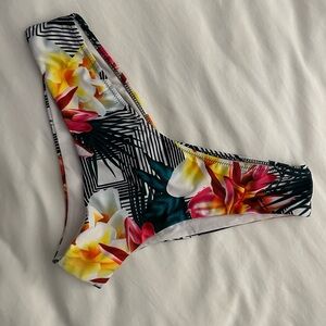 Cupshe floral bikini bottoms